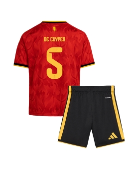 Billige Fotballdrakt Belgia Maxim De Cuyper #5 Replika Hjemmedraktsett Barn VM 2026 Kortermet (med bukser)